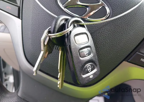 2018 Hyundai Elantra Se z USA, uszkodzony, nr VIN 5NPD74LF3JH312693